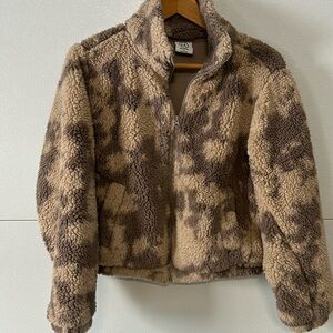 Fun cropped Sage collection teddy bear fleece jacket. Size medium. VG condition